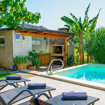 Vila Gaya In Porec,istrien By Istrabook *