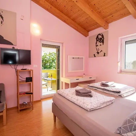 Vila Gaya In Porec,istrien By Istrabook *