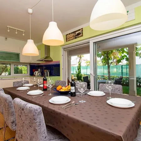 Vila Gaya In Porec,istrien By Istrabook *