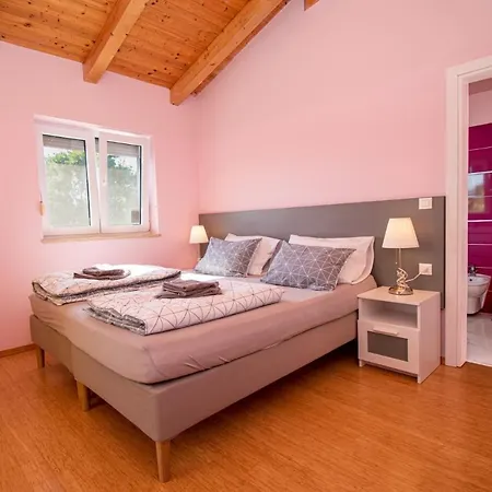 Vila Gaya In Porec,istrien By Istrabook *