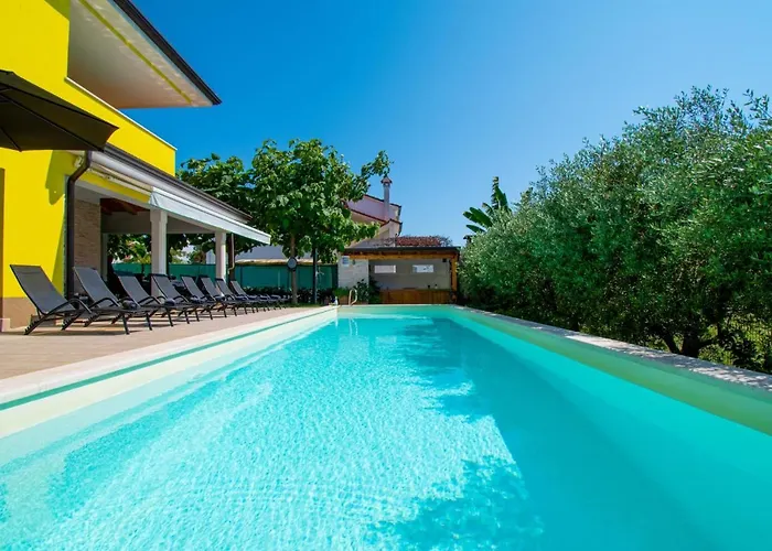 Vila Gaya In Porec,istrien By Istrabook *