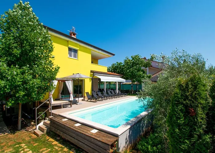 Vila Gaya In Porec,istrien By Istrabook Porec