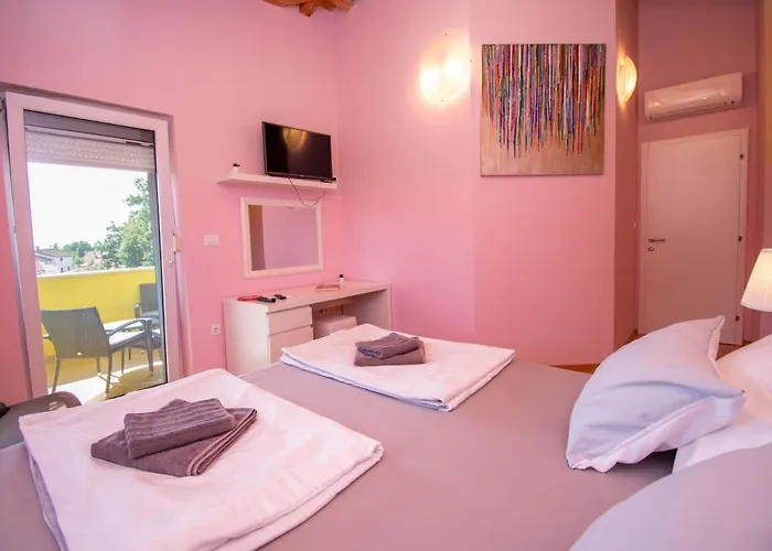 Gaya In Porec,istrien By Istrabook Vila